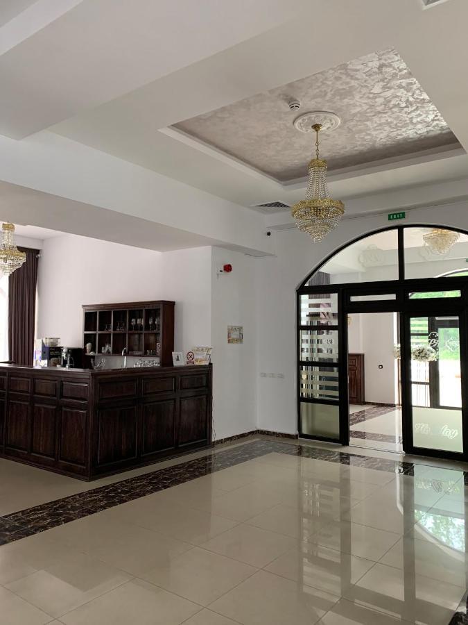 Laura Holiday Hotel Braila Exterior photo