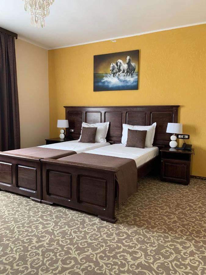 Laura Holiday Hotel Braila Exterior photo