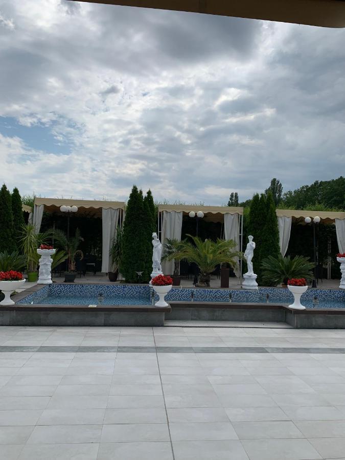 Laura Holiday Hotel Braila Exterior photo