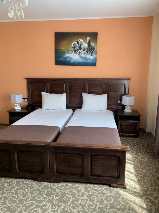 Laura Holiday Hotel Braila Exterior photo