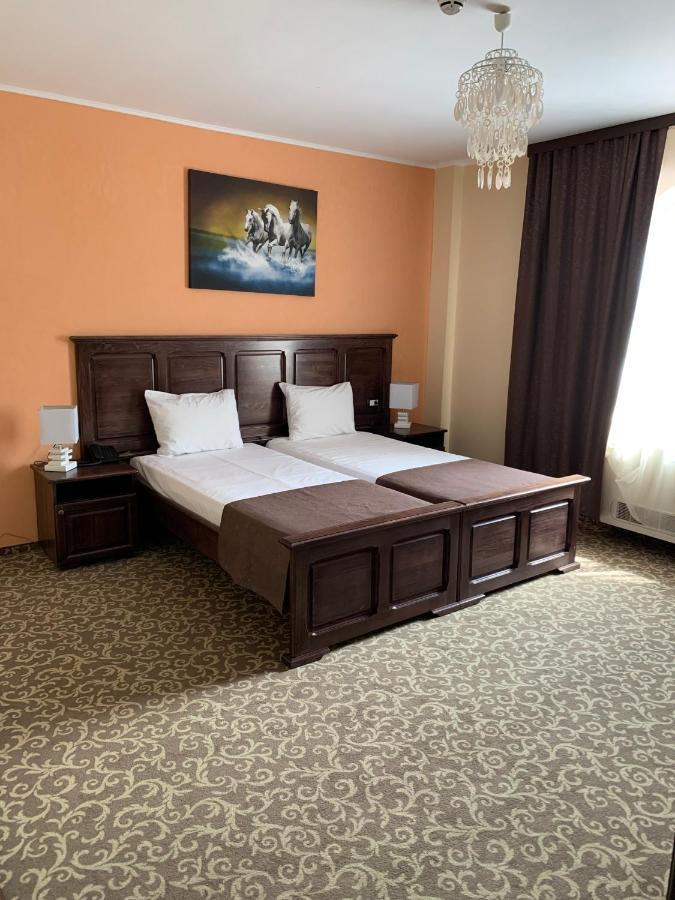 Laura Holiday Hotel Braila Exterior photo